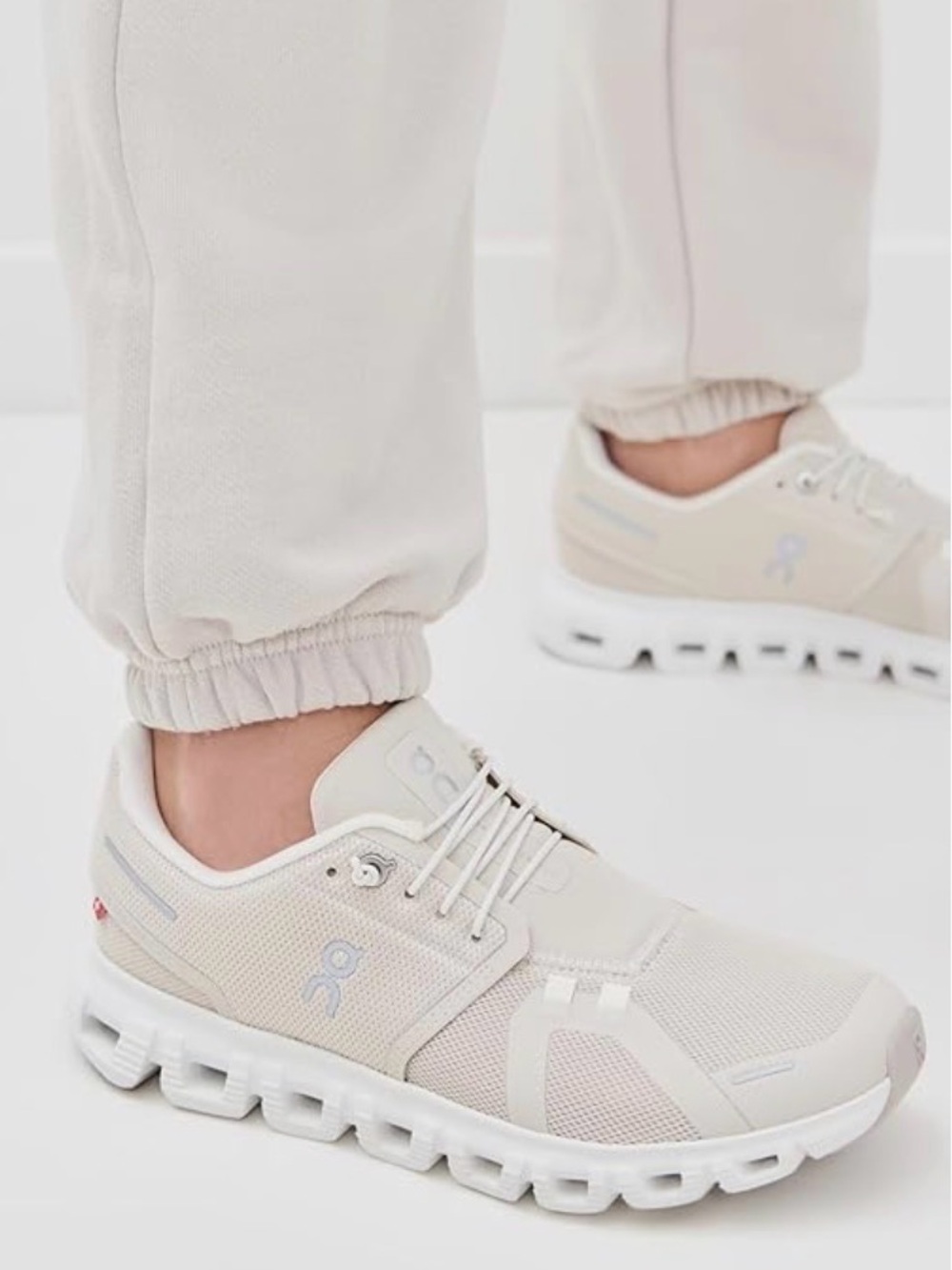 LIKE NEW On Cloud 5 Women's Running Shoes - Pearl/White